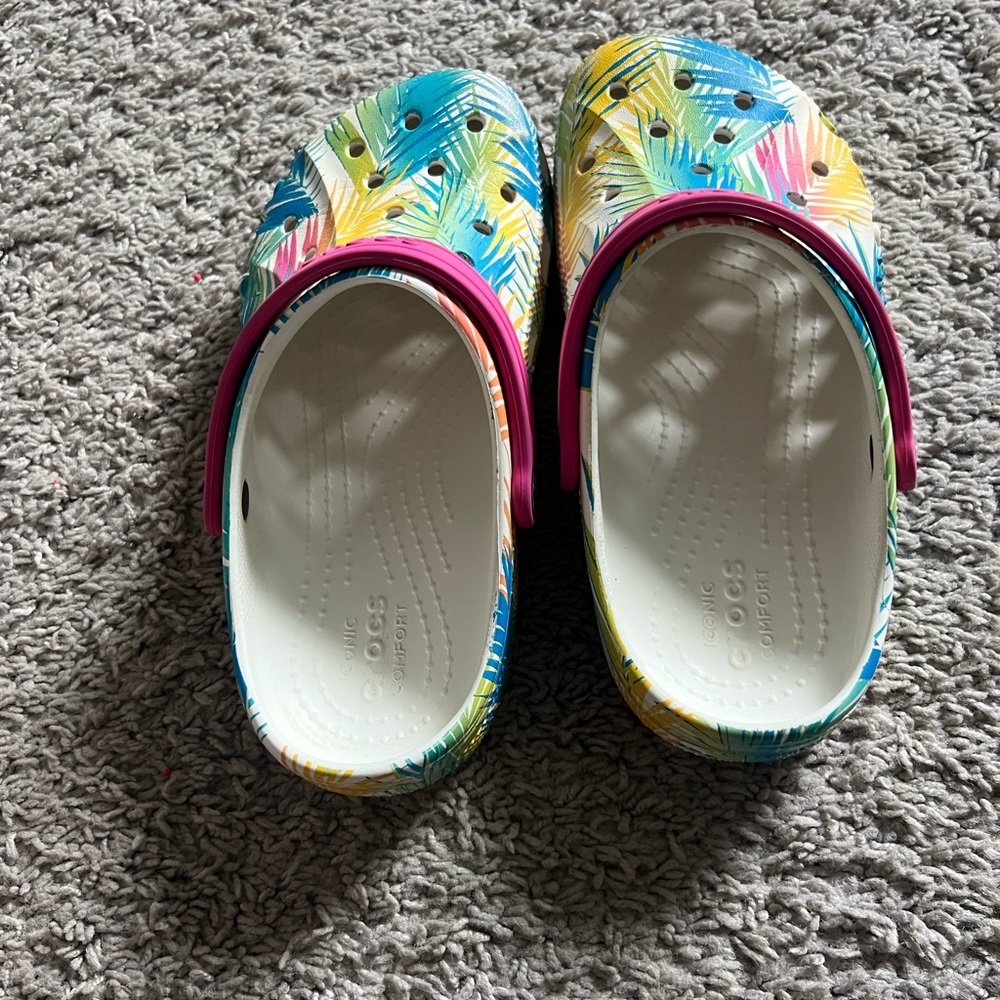 Girls youth crocs size 3